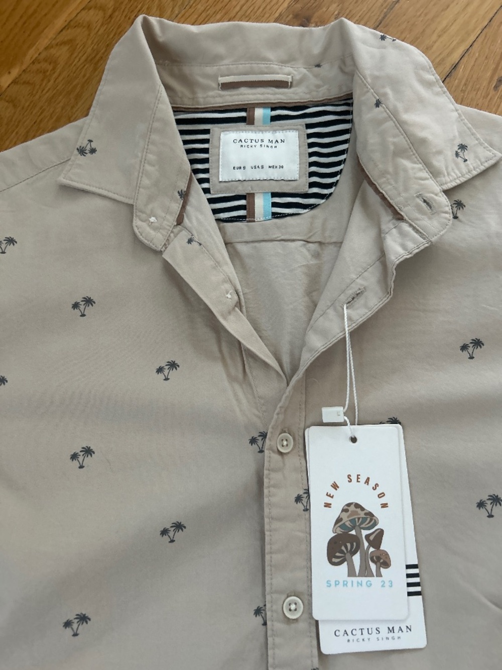 NWT Men’s Khaki Palm Tree button down